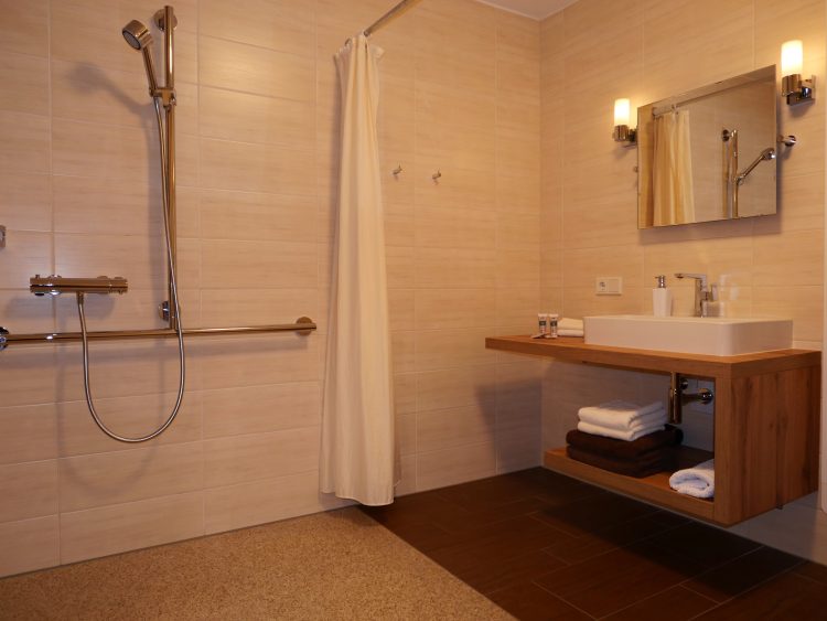 Komfort Doppelzimmer Typ C-Badezimmer